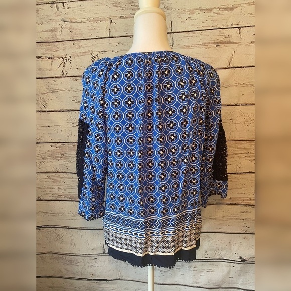 Crown & Ivy M 3/4 sleeve crochet top - Picture 3 of 5